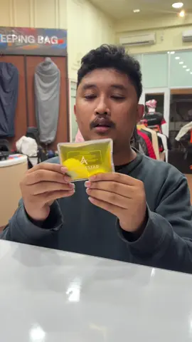 Angetnya di keranjang kuning😍