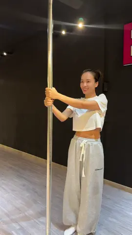 Thấy gốu làm xiếc đu cột bao giờ chưaaaa??? #AiPhuong