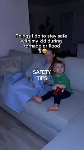 Things I do to stay safe with my kid during a tornado / flood 🌪️😱 Be prepared! #AnkerSOLX #AnkerSOLXS2000 #safetytips #tornadoseason #momhacks