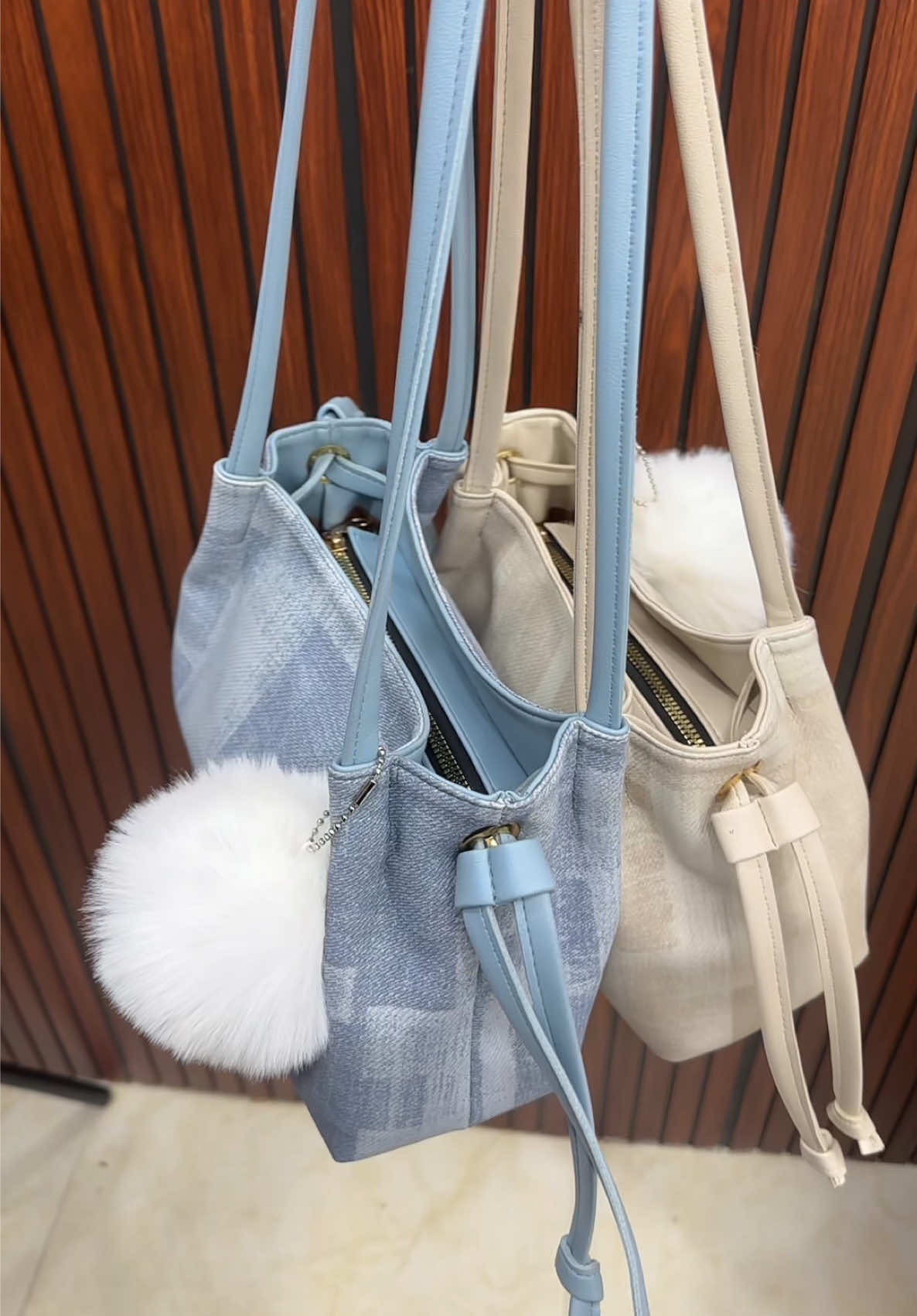 Cuma 40K aja kamu udah dapat tas super cantik dan dilengkapi juga dengan gantungan yang super gemesshhh🤩😍🥰#storezidancollection #fyp #taswanita #lokalbrand #newarrivals 