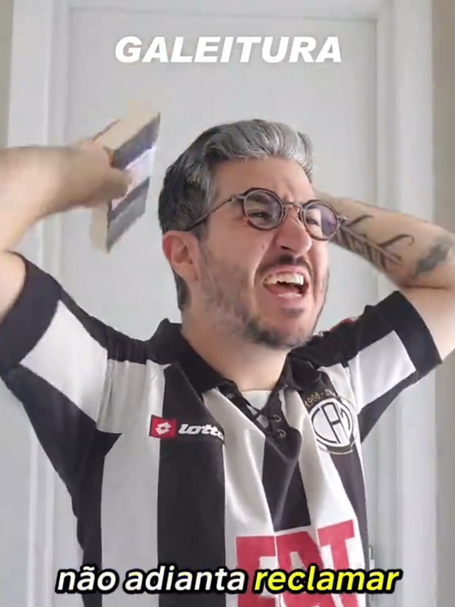 Tá feliz, Scarpa? 😅 🤓 Post com ideias da trend que surgiu lá no X com os fundadores da @galeitura  E aí, já prepararam a leitura pré-jogo? #galeitura #GaloDoido #scarpinha #gustavoscarpa #atleticomineiro