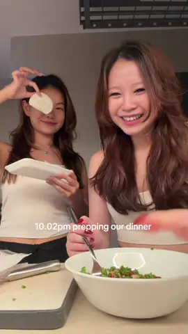 our 10.30pm dinner and the kimchi dumplings were hella bussin   #cooking #besties #diml #DinnerIdeas #sleepover 