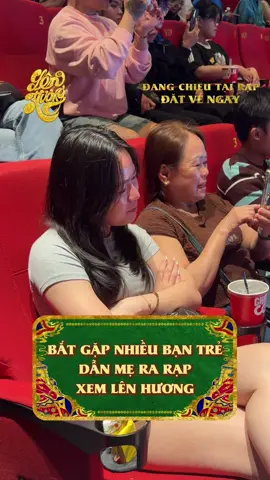 Vô cùng đáng yêu, bắt gặp nhiều khán giả trẻ dắt người thương đi xem Lên Hương. Ai chưa xem thì nhớ dắt cả nhà ra rạp xem Lên Hương nhoaaaa ❤️ --- Phim điện ảnh Lên Hương ĐANG CHIẾU TẠI RẠP - ĐẶT VÉ NGAY #phimLenHuong  #KhuongNgoc  #TanHoangThong  #VICNStudio  #MockingbirdPictures 