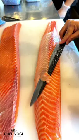 Salmon cleaning time for sashimi and nigiri. Sharp knife=Clean cut #chefyogi🍣 #sushichef #knife #salmon #chef 