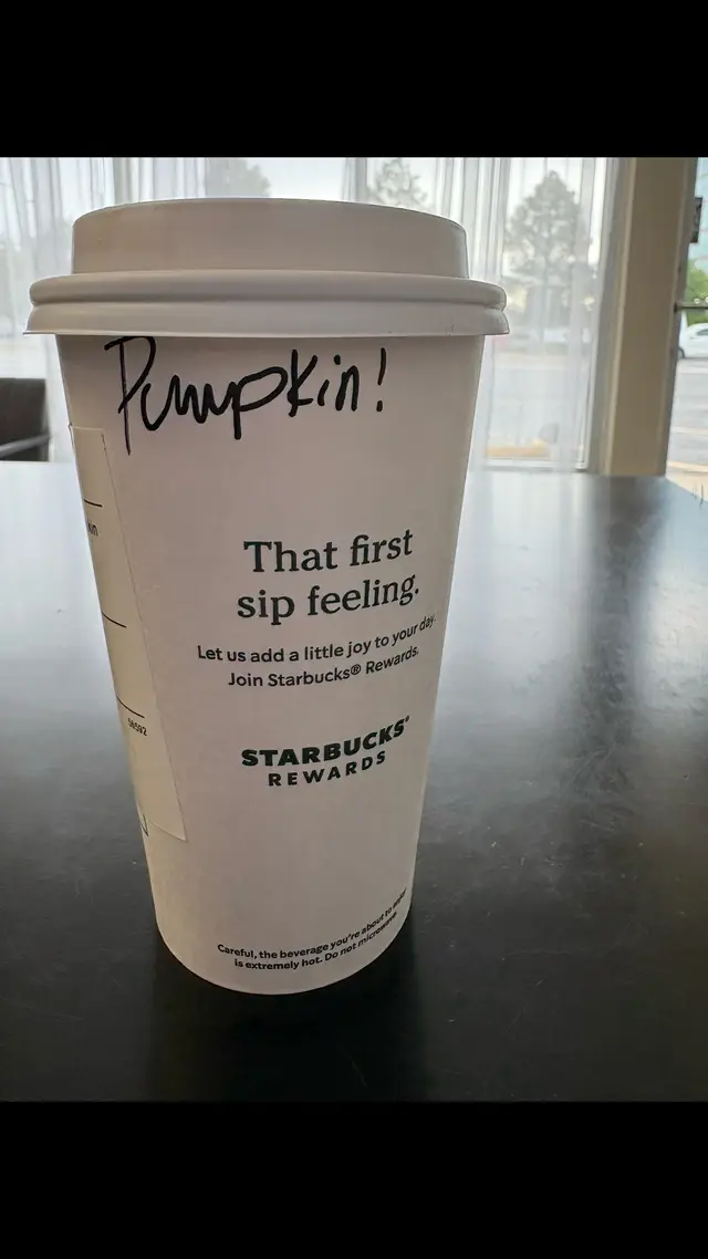 🎃✊🏼 #fyp #foryou #pumpkin #starbucks 