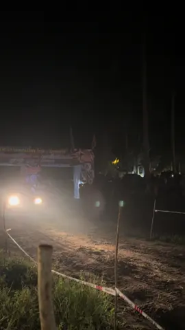 🔥🏁 PERLUMBAAN SEDANG BERLANGSUNG! 🏁🔥 Deruman enjin mula menggegarkan trek! 💨💪 Masing-masing memberikan aksi terbaik, menguji jentera, kemahiran dan keberanian hingga ke garisan penamat. 🔥🏍️🚙 Semangat persahabatan tetap nombor satu — kita datang membawa hobi, kita pulang membawa ukhuwah! 🤝🔥 #Alfirdauasherbs #Alfirdausherbsaffiliatemarketing #Boeingpower4x4 #offroadchallange 