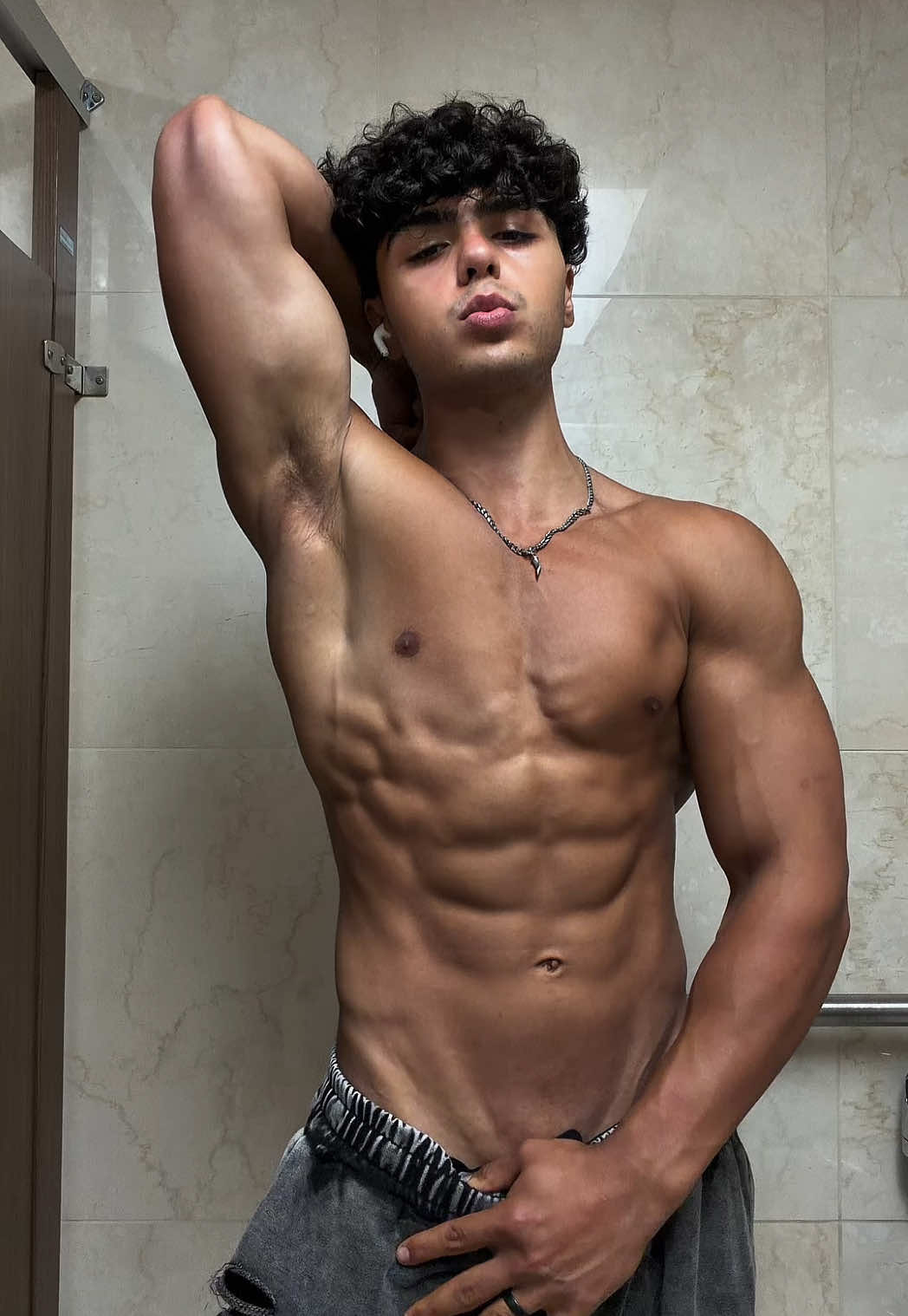 15 days away from the stage #bodybuilding #gym #physique 