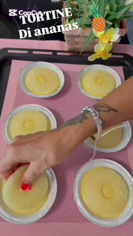 #perte #neiperte #tortineananas  Ingredienti  2 uova 210 gr farina oo YUGURT uno 100 gr zucchero  6 gr lievito per dolci  60 ml olio di semi  Cuoci in forno statico a 170 gradi x 20 minuti 