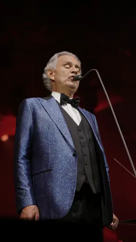 Hollywood Bowl, thank you for giving us so much to remember. To hear your applause and feel such affection from the audience is something I never take for granted. Thank you to our wonderful guests and to all those whose work made these concerts possible. Tonight, Phoenix!