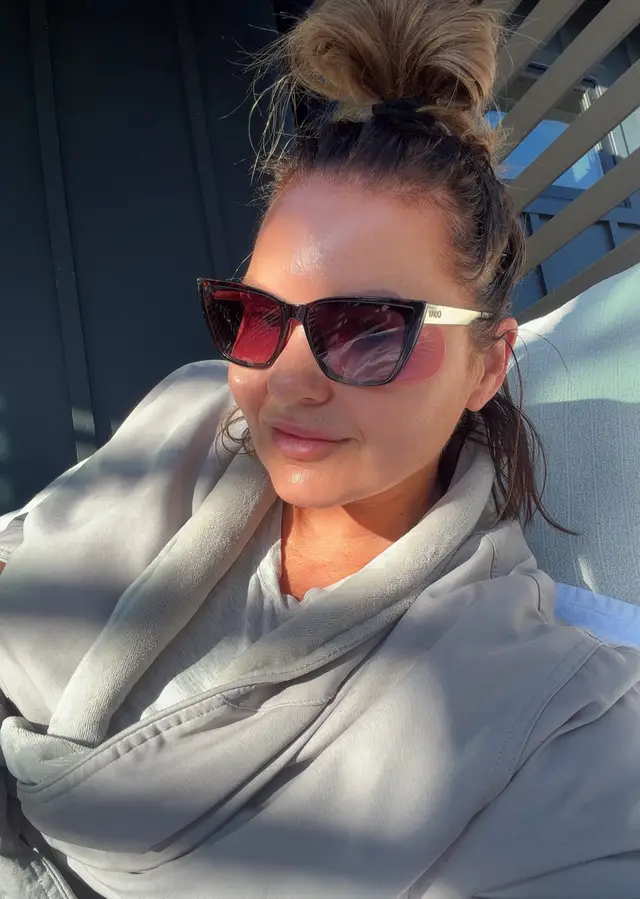 They Fit Wide Cheeks Too! #thicknstrong #cateyesunglassses #cateye #sunglasses #quay 