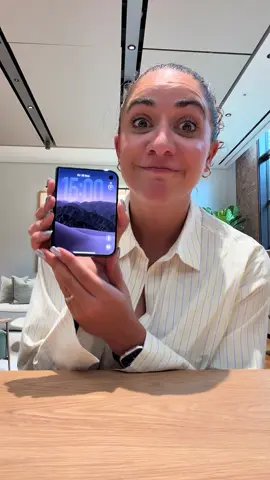Does the iPhone Duo fit in your jeans pocket, and can you do a dramatic slam shut? I had 10 minutes with Apple’s new foldable to answer the most burning questions 🔥 #iphoneduo #foldableiphone #apple #iphone #technews 