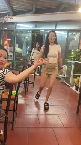 Biệt đội cốt  này ko uống chúng nó đổ vào mồm 😂     ✌️ rượu quán ko làm chúng tôi say dc cứ phải vác rượu nhà đi 🤣🤣🤣