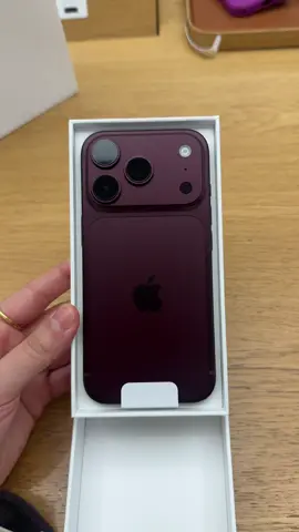 So pretty 😍🍒 #iphone18 #iphone18pro #cherryred 