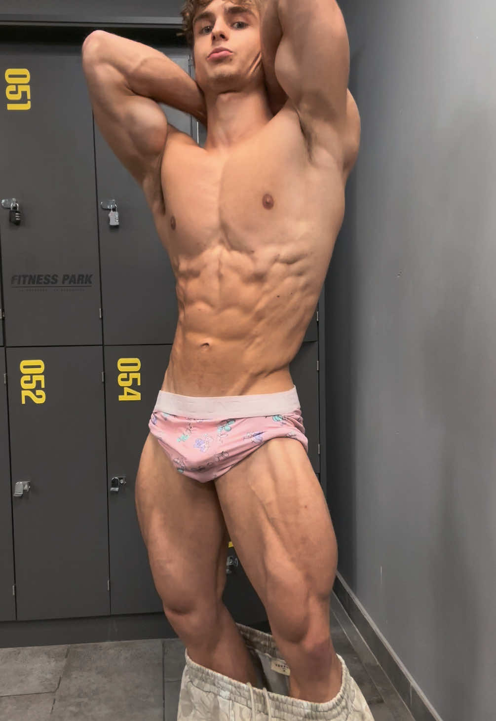 8 days out wnbf #2008 #teen #gym #shredded #gymmotivation 