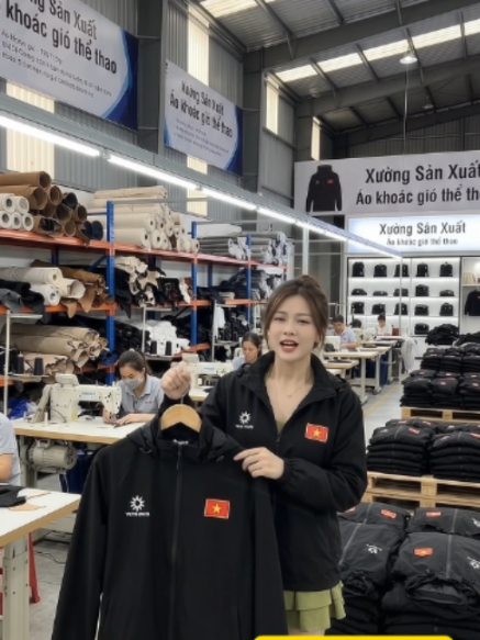 Áo khoác gió thể thaO