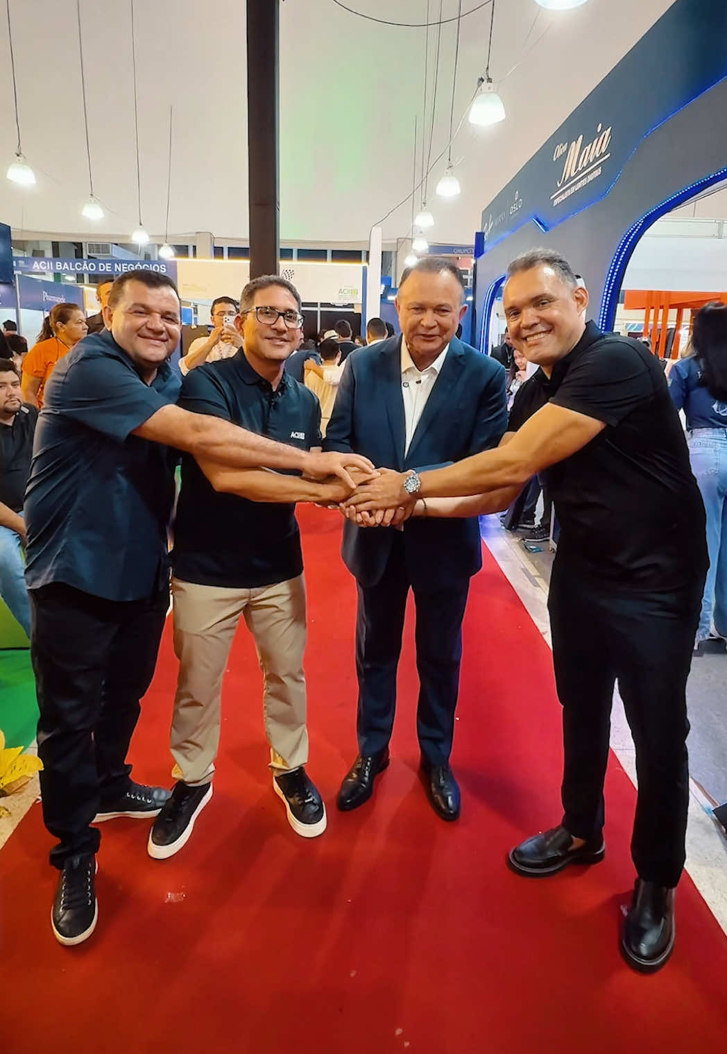 Seguimos investindo pra fortalecer a economia em Imperatriz, essa terra de empreendedorismo e oportunidades 🤝 Como parte desse compromisso, estive na 24ª Fecoimp, feira que reúne cerca de 230 expositores, promove troca de experiências e abre espaço para novos negócios, gerando mais emprego e renda na região.