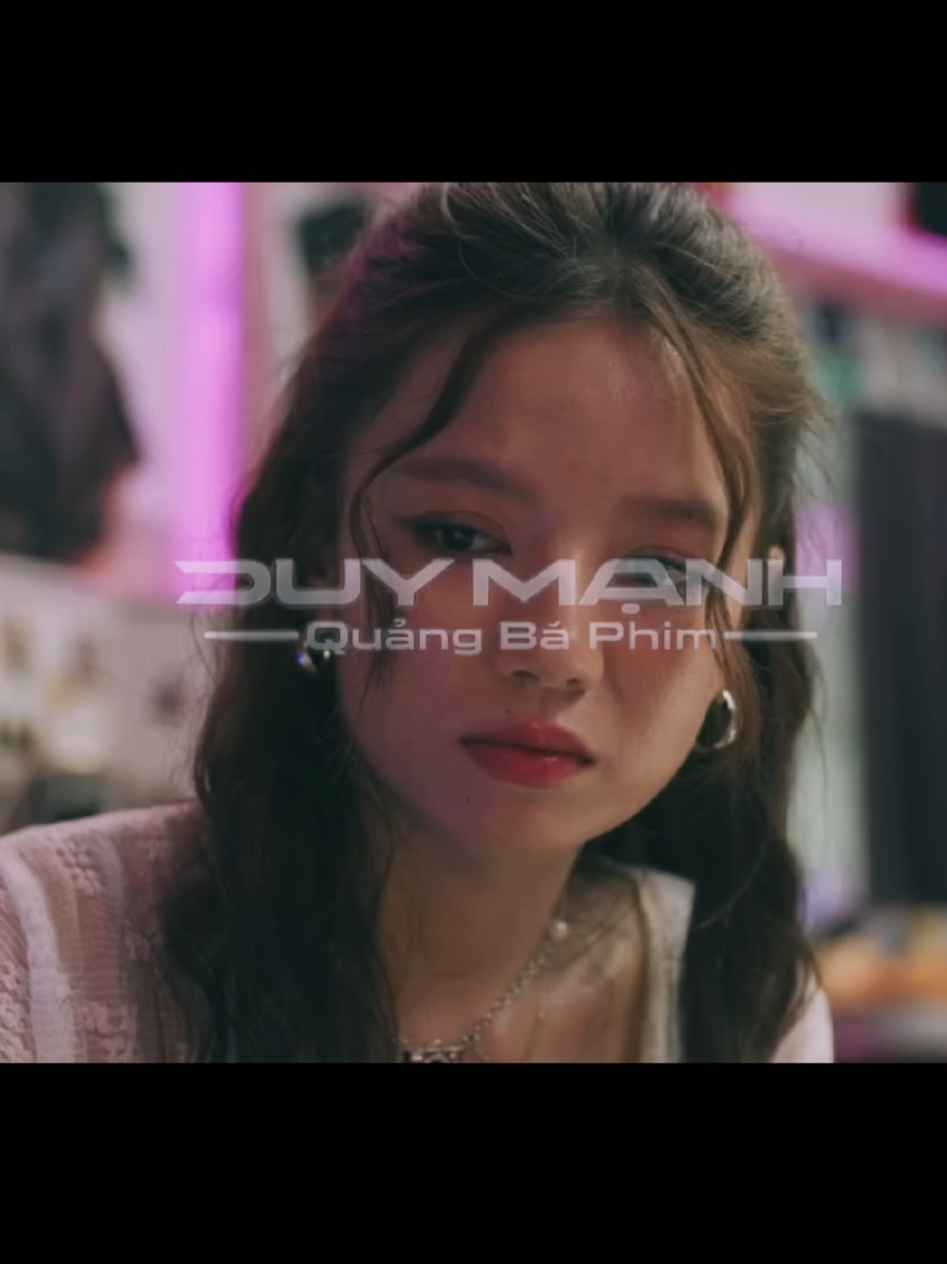 [PHÂN ĐOẠN BỊ CẮT] HÉ LỘ HAI NGƯỜI PHỤ NỮ ĐẶC BIỆT CỦA KIM ÁNH 🥹 Đó giờ mấy cục dzàng nghĩ chị Se chỉ là chủ tiệm Xe Duyên nơi Ánh làm thui đúng hông? Thắt dây an toàn thiệt kĩ coi chừng bật ngửa nhe. Đời Kim Ánh có hai người phụ nữ đặc biệt lận đó cục dzàng ơiii. 🥺 Một người có công sinh, một người có công dưỡng. Hai người phụ nữ quan trọng nhất trong cuộc đời Kim Ánh… mãi mới có dịp gặp nhau như vậy đó. Hèn chi dì Se sấy anh kẹo mút tới tấp, lí do là vì đây chứ đâuuuu! --- Phim điện ảnh Lên Hương ĐANG CHIẾU TẠI RẠP - ĐẶT VÉ NGAY #phimLenHuong  #KhuongNgoc  #TanHoangThong  #VICNStudio  #MockingbirdPictures 