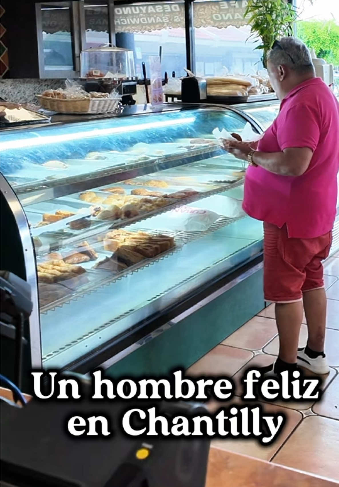 Todas las delicias, dulces, Cake, ensalada fría, croquetas y bufets completos para tus celebraciones. Con dos ubicaciones. @chantillybakery Lo tiene todo y al mejor precio. #bakery 