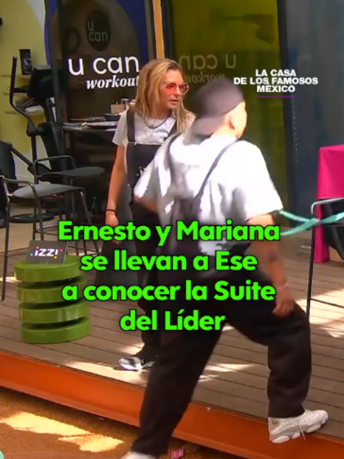 @ernestolaguardiaoficial y @soymarianaochoa llevan a @eseperezoficial_ a conocer la Suite del Líder 👀 🚨Suscríbete a @vix YA con planes desde tan sólo $149 pesos al mes para ver momentos como éste 🔥🔥 📺 #LaCasaDeLosFamososMx 🏠 Disponible también en #LasEstrellas y #Canal5
