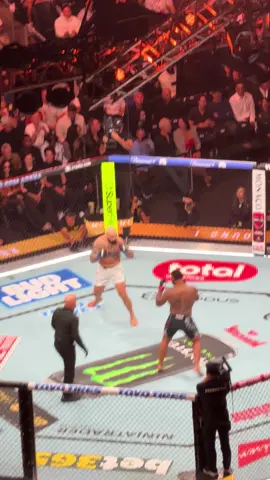 Top view of Gable Steveson getting knocked out #ufc331