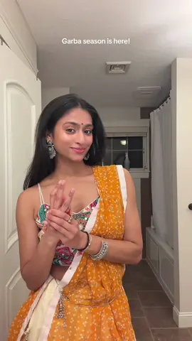 Really thought I’d be able to put my bangles on seamlessly… guess not lol!  #garba #garbatransition #chaniyacholi #gujaratitiktok #indiantiktok 