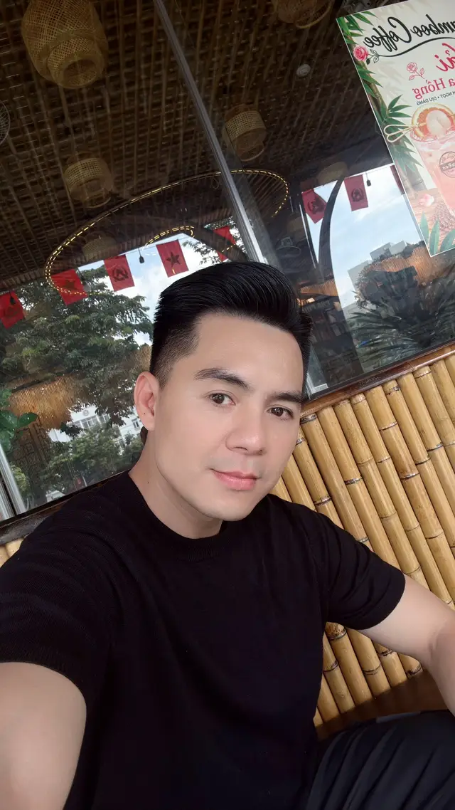 Thu sang - những ngày nắng đẹp nhất trong năm đã đến. Tận hưởng cái không khí tuyệt vời này cùng anh  bạn thân là điều tuyệt vời nhất!  #PhuongNguyen #BenDangQuan #Nam2026 