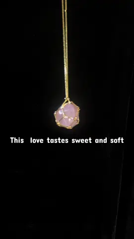 #crystalbracelets #crystaltok #rosequartz #softlove #crystalhealing 