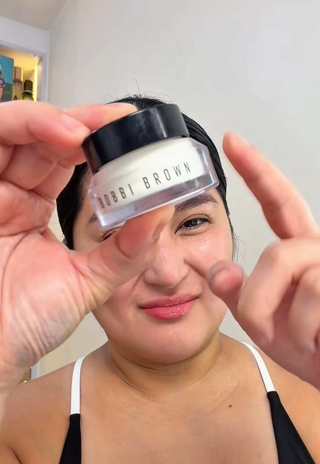 The best primer hands down! Pero bakit kasi pagkamahal mahal ng nito?! Sing presho ng renta ko huhu  #maturemakeup #matureskin 