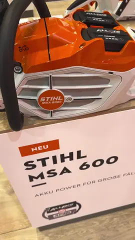 🌲 FOREST GEAR La STIHL MSA 600 C-0 ALLPRO est disponible ! La tronçonneuse sans fil la plus puissante pour les professionnels. ⚡ 5,9 kW de puissance • Guide jusqu’à 90 cm • 3 modes (Performance, Endurance & Précision) • Silencieuse, sans émissions directes et idéale pour les travaux forestiers exigeants comme les zones sensibles au bruit. 📦 Réservez la vôtre dès aujourd’hui ! 📲 WhatsApp : +33 7 59 09 82 72 #STIHL #Chainsaw #Forestry #Arborist #ForestGear