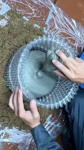 What happens when you turn an air root pot into a cement flower pot? The result is so unexpected, you’ll want to see exactly how this transformation is done! Instead of using an air root pot in the usual way, this creative DIY project gives it a completely new purpose. With cement and a little creativity, an ordinary gardening item becomes the starting point for something much more interesting. In this step-by-step tutorial, you’ll follow the process from start to finish, including how the cement is used and how the project takes shape. Watch until the end to see the stunning final result! If you enjoy cement crafts, DIY projects, garden decor, recycling, upcycling, and creative gardening ideas, this project is packed with inspiration.