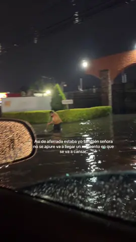 Yo me quería bajar a ayudarla pero no me dejaron bajarme💔🥲