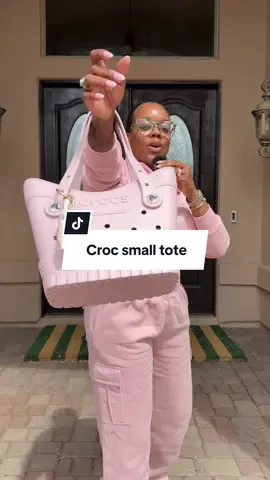love this small tote bag from crocs ✨😍🔥 #crocs #crocstotebag #crocstote #crocsgang #tiktokshopcreatorpicks 