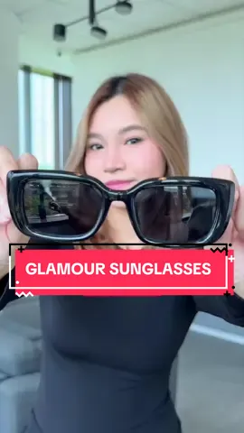 Kalau kamu tipe yang suka tampilan glamour tapi tetap ada vibe sensualnya, kacamata dari GUESS ini fix bakal jadi favorit baru kamu! Guess: S GE 00330-D 01A 54 #OptikMelawai #Guess #Sunglasses #Kacamata #KacamataHitam