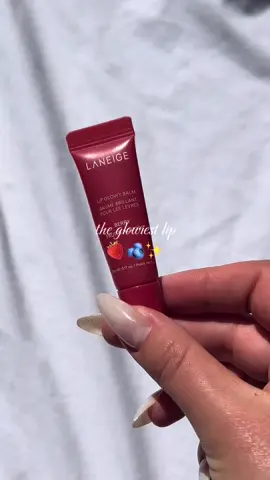 @laneige_us has the most hydrating lip glosses  #laneige #laneigelipglowybalm #glowymakeup #lipgloss #glowgirl 