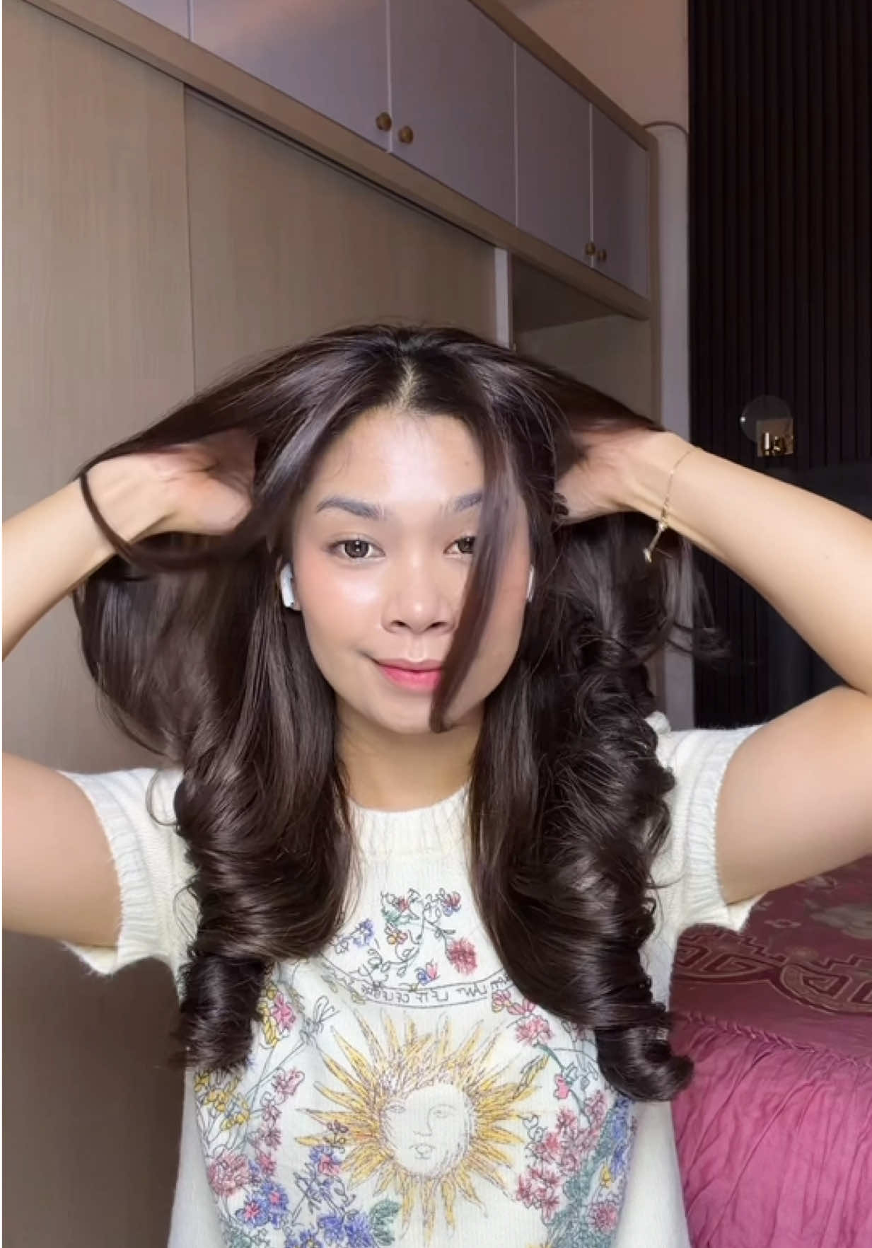 no matter the haircare product, START with the roots  @Clauv  #hairstyle #haircareroutine #hairgrowth #hairserum 