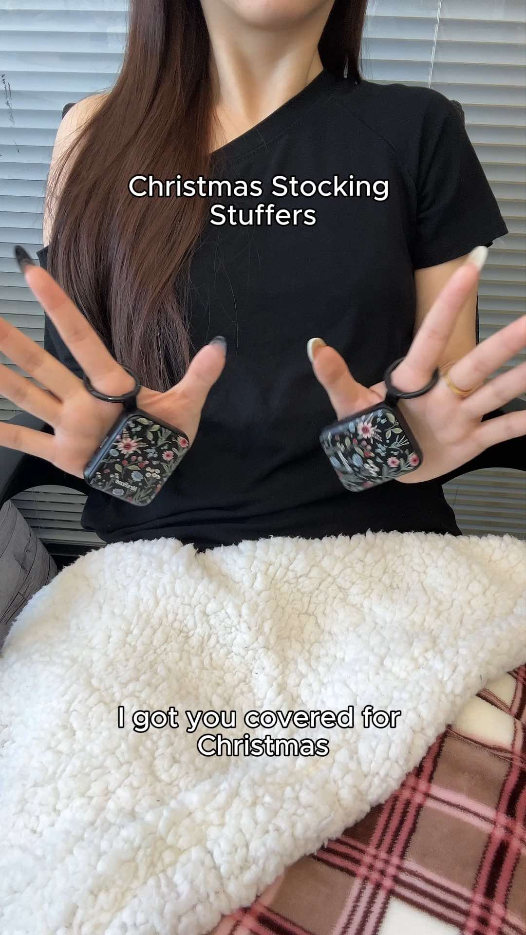 These rechargeable hand warmers are about to be my winter essential again.They heat up fast,stay warm for hours,and are slim enough to keep right in your pockets.Perfect for cold mornings,sporting events,walking the dog,camping,or even as an easy stocking stuffer.#tiktok #tiktokshop #handwarmers #winteressential #staywarm 