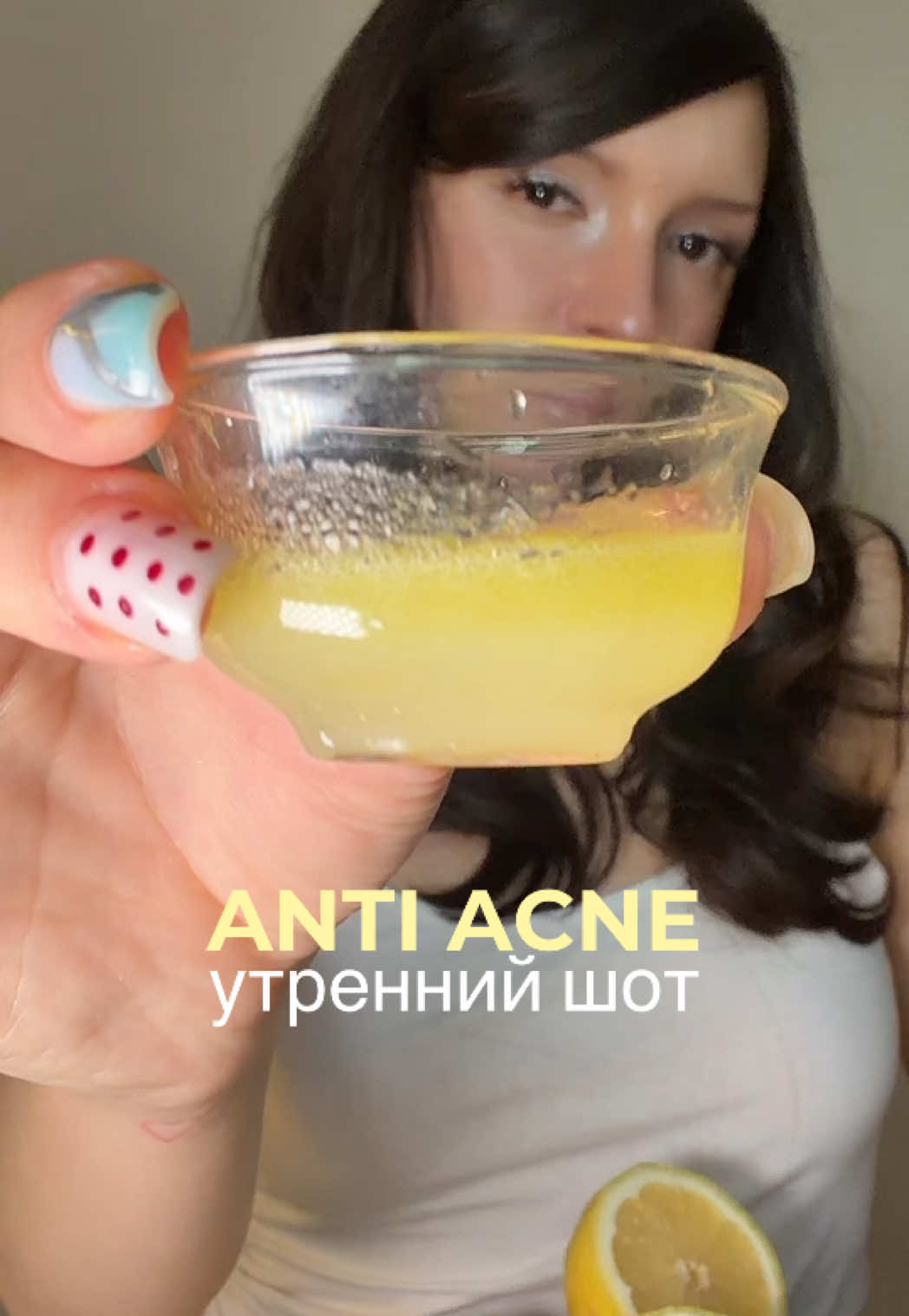 Самый рабочий шот для здоровой и сияющей кожи: лимон + оливковое масло ☀️ А для дополнительного эффекта использую бустер с витамином С от @arencia_cis  #arencia #уходзалицом #постакне #clearskin #полезнаяеда 