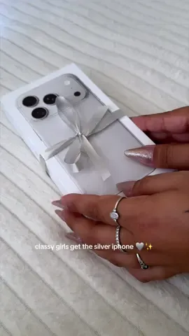 classy girls get the silver one, bye 😘✨ #iphone18pro #iphone18 #unboxing #silver #iphone18promax 
