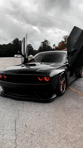Bagged Dodge Scatpack 392 #airsuspension #dodge #cartok #scatpack #slammedcars 