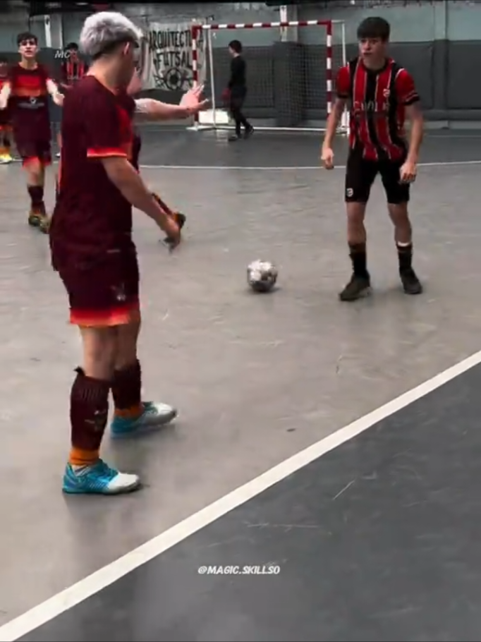 Crazy futsal skill #futebolbrasileiro #footballskills #footballafricain #fyt #viralvideo 