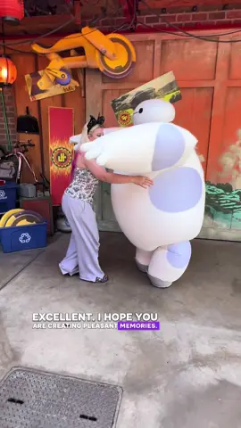 I actually got to FINALLY meet AND hug Baymax, I just couldn’t handle how cute he is  #disneyland #dca #californiaadventure #baymax #bighero6 