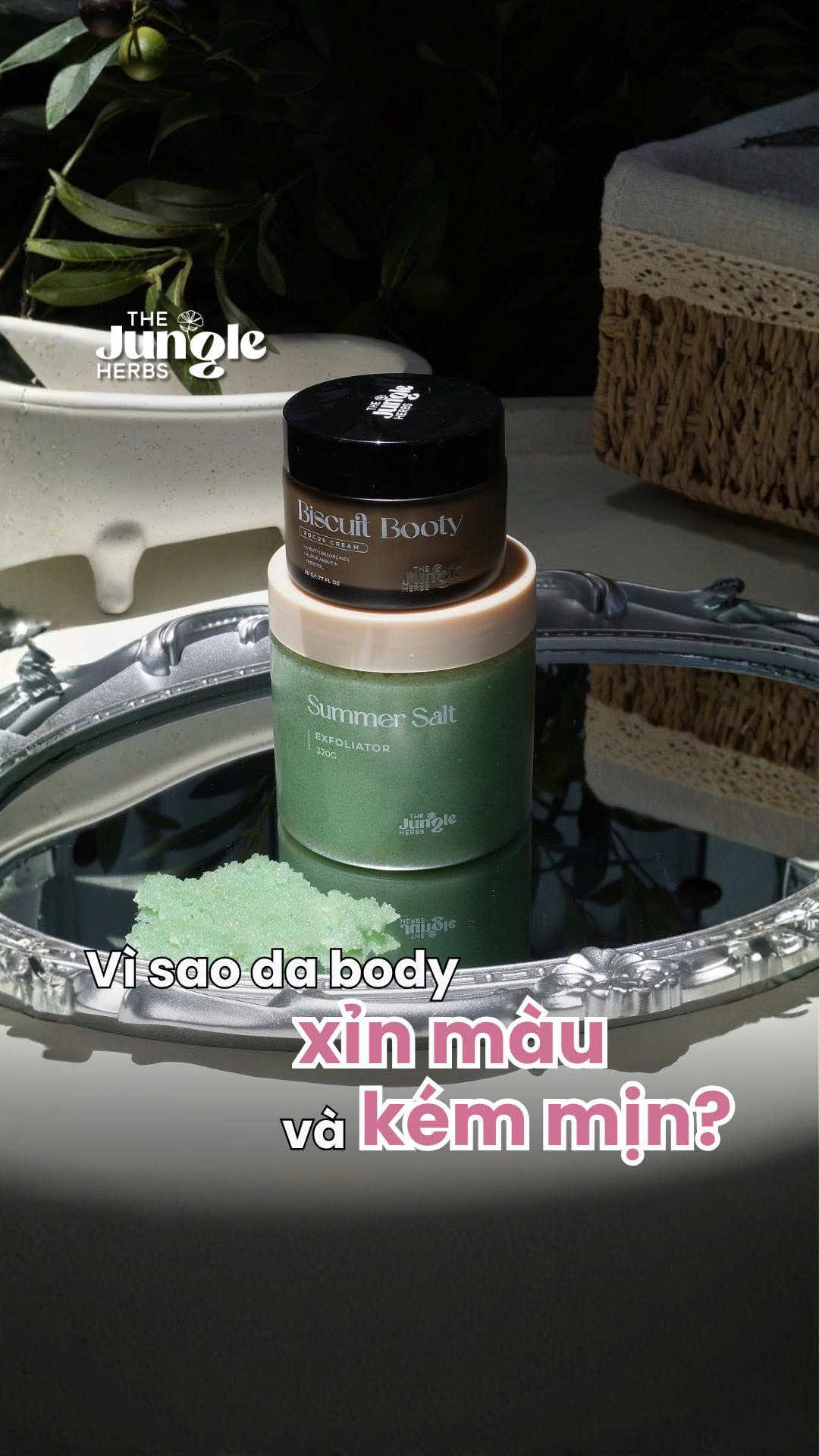 Muốn da XỈN MÀU & KÉM MỊN được cải thiện nhanh hơn thì chị em thêm 1 bước nữa nhé 👀 🧂 Summer Salt hỗ trợ làm sạch tế bào thừa, thoáng da giúp thấm kem tốt hơn 🍪 Biscuit Booty hỗ trợ mờ thâm, giảm m.ụn và dưỡng da mềm mịn. Một em dùng 1–2 lần/tuần, một em thoa mỏng mỗi tối. Muốn da body mịn màng, đều màu hơn thì rước combo trong giỏ nha 🥰 #sangda #giamtham #motham #ttbcbody #thejungleherbs 