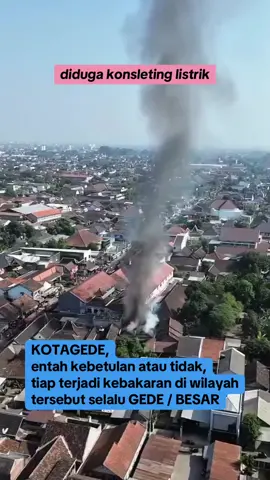 KEBAKARAN RUMAH Lima unit dikerahkan untuk tangani kebakaran, damkar kota jogja langsung luncurkan 4 unit dan dibantu 1 unit dr damkar bantul. #jogja24jam #damkarmatyogyakarta #bpbdbantul #kebakaranrumah 