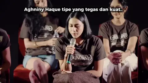 Aghniny Haque sebagai Hesti membuktikan kalau ketakutan bukan alasan buat menyerah.. Auranya tegas, fisiknya tangguh, dan aktingnya powerful banget!!  Tatapan matanya cukup membuktikan keberaniannya melawan kegelapan di Desa Gringsing🔥✨ @bisikandesagringsing #bisikandesagringsing #fimbisikandesagringsing #film #promo #horror 