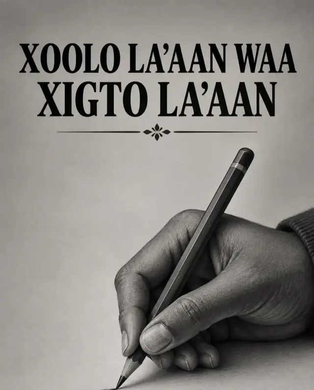 XOOLO LA’AAN WAA XIGTO LA’AAN Waxaa jirta murti Soomaaliyeed oo oranaysa: “Xoolo la’aan waa xigto la’aan.” Waa hadal kooban, balse xambaarsan macne aad u weyn oo ka tarjumaya sida noloshu mararka qaar u kala beddesho xiriirka dadka. Xooluhu waa qayb ka mid ah nolosha. Waxay qofka u horseedaan nolol, sharaf, isku-filnaansho iyo awood uu ku garab istaago qoyskiisa iyo dadka kale. Marka aad wax haysato, waxaa laga yaabaa in dad badan ay kuu soo dhowaadaan, laguu soo booqdo, taladaada la raadiyo, gacantaadana la sugo. Laakiin marka xaaladdu is beddesho, hantiduna yaraato, waxaa mararka qaar soo baxa xaqiiqada xiriirrada. Dad aad moodaysay inay yihiin xigtadaada dhow ayaa laga yaabaa inay kaa fogaadaan, qaarna xitaa aysan ku soo xusuusan marka aad u baahan tahay garab iyo eray wanaagsan. Taasi waa sababta murti-dhaqameedku u leedahay: xoolo la’aan waa xigto la’aan. Hase yeeshee, xigtinimada dhabta ahi kuma xirna waxa jeebkaaga ku jira. Xigto dhab ah waa qofka kula jooga marka aad faraxsan tahay iyo marka aad murugaysan tahay; marka aad wax haysato iyo marka aad waxba haysan; marka aad awood leedahay iyo marka aad tabar daran tahay. Qofka maanta maal haysta berri wuu waayi karaa. Qofka maanta awoodda leh berri wuu daciifi karaa. Guriga maanta hodanka ah berri waxaa iman karta baahi. Noloshu mar walba isku meel ma taagna. Sidaas darteed, ha ku qiimayn qofka waxa uu haysto oo keliya. Qofka baahan maanta wuxuu noqon karaa qofka berri ku garab istaaga. Qofka aad maanta yaraysatana wuxuu noqon karaa qofka aad berri u baahan tahay. Waxaa murugo leh marka xiriirka qaraabadu uu ku dhisnaado maal oo keliya. Xigto aan kuu imaan marka aad baahan tahay, aan ku weydiin marka aad maqnaato, aan kula qaybsan farxaddaada iyo murugadaada, xiriirkeedu wuxuu noqon karaa magac keliya oo aan lahayn macne qoto dheer. Xooluhu waxay dhisaan nolol, laakiin jacaylka, naxariista iyo is-garab istaaggu waxay dhisaan bulsho. Aan xigtadeenna ku garab istaagno maal iyo maal la’aan. Aan qofka aan wax haysan u aragno walaal iyo bini’aadam mudan ixtiraam, halkii aan ku qiimayn lahayn hantidiisa. Waayo, marka maal yimaado, dad badan ayaa kuu iman kara; laakiin marka maal tago, waxaa soo baxa kuwa runta kuu ahaa. Xoolo waa la kasban karaa, waana la lumin karaa. Laakiin xigto wanaagsan haddii la helo, waa hanti aan lacag lagu iibsan karin. Ugu dambayn, qofku ha ogaado in qiimihiisu uusan ku jirin xoolaha uu haysto, balse uu ku jiro qofnimadiisa, akhlaaqdiisa, damiirkiisa iyo sida uu dadka ula dhaqmo. Xoolo la’aan waa xaalad nolosheed; xigto la’aanna waa kelinimo qalbiyeed. Ilaahay ha ina siiyo xigto aan nagu qiimayn maalkeenna, balse nagu qiimaysa qofnimadeenna iyo walaaltinimadeenna. 🤍 #foryoupage❤️❤️ #fyp #foryourpage #Tallman 
