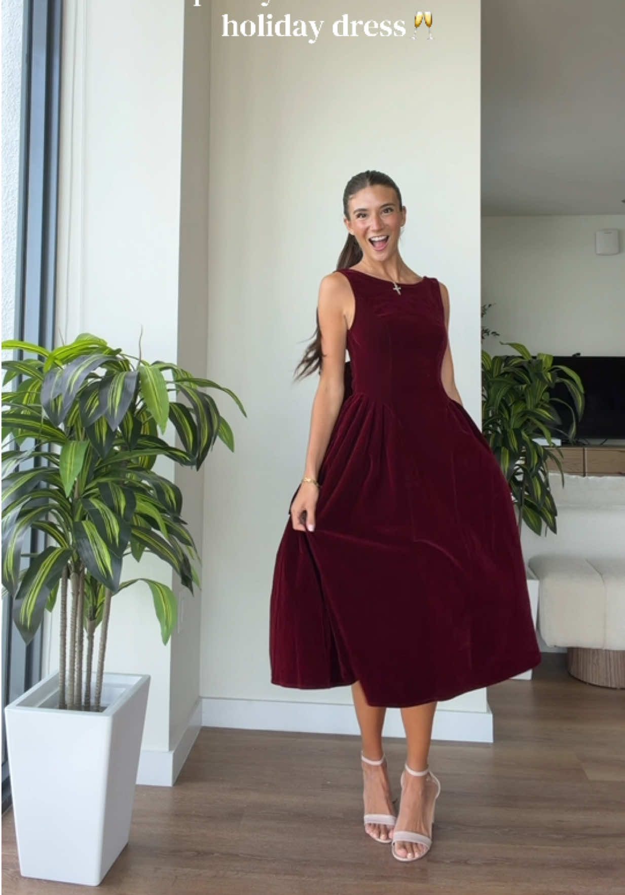Never too early to start shopping🤭 size xs!! @Cider #cider #holidaydress #velvetdress #backlessdress #bowdress 