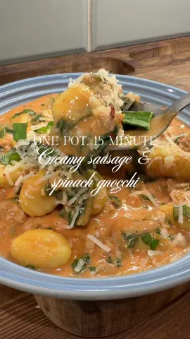 A one pot, 15 minute dinner with plenty of leftovers that the whole family loves! Recipe on Substack✨ . . . #onepotdinner #easydinner #familydinner #quickdinner #familycooking
