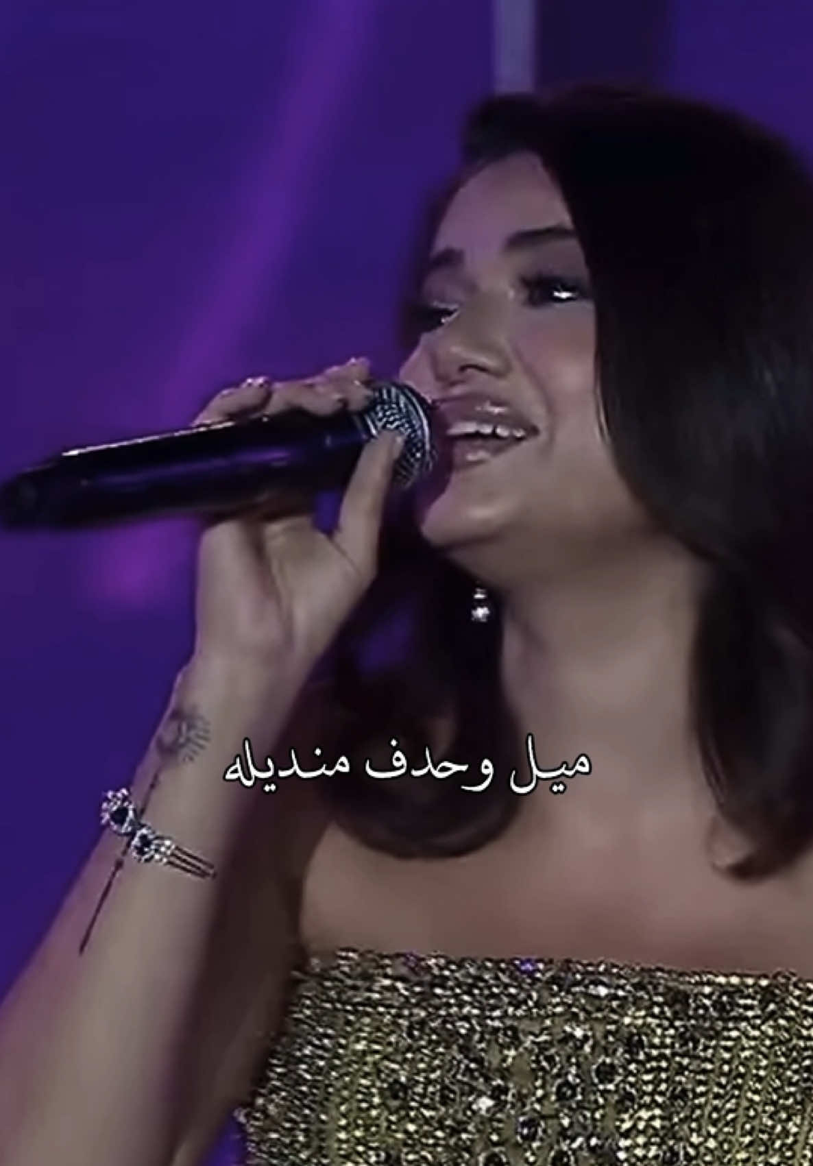 جي تقولي يلا بينا الحُب فات🎶.. #رحمة_رياض | #موعود #مهرجان_الإذاعة_والتليفزيون | #مسرح_قرطاج⁩ @رحمة رياض 