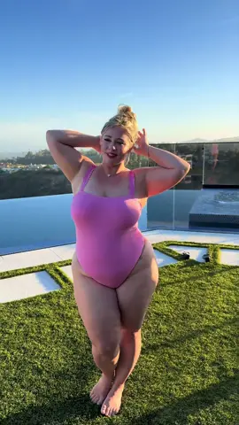 Living the dream baby 😌💕  #wednesday #bodypositivity #foryoupage 