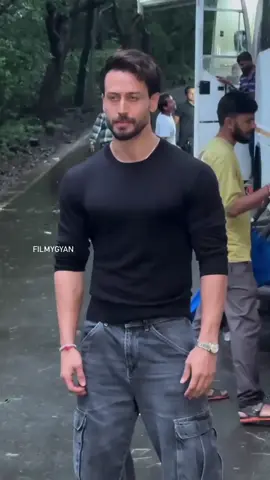 one word for tiger shroff #foryoupageofficiall #unfreezemyaccount #viralpageforyou #fuyoupage #furyoupage_trending 